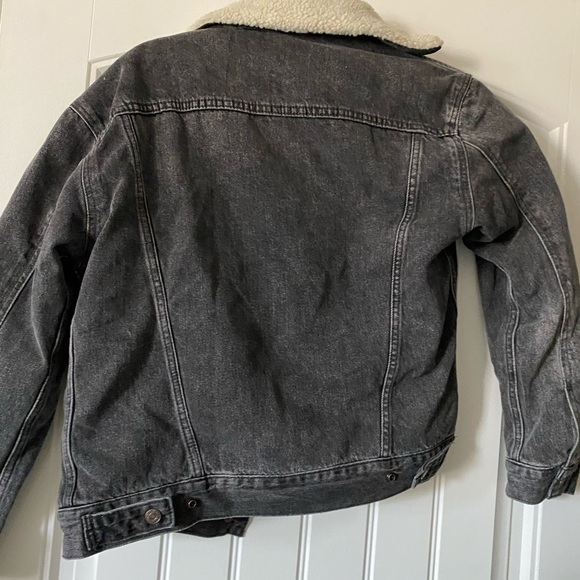 Levi’s Sherpa Lined Jean Jacket - Picture 3 of 4
